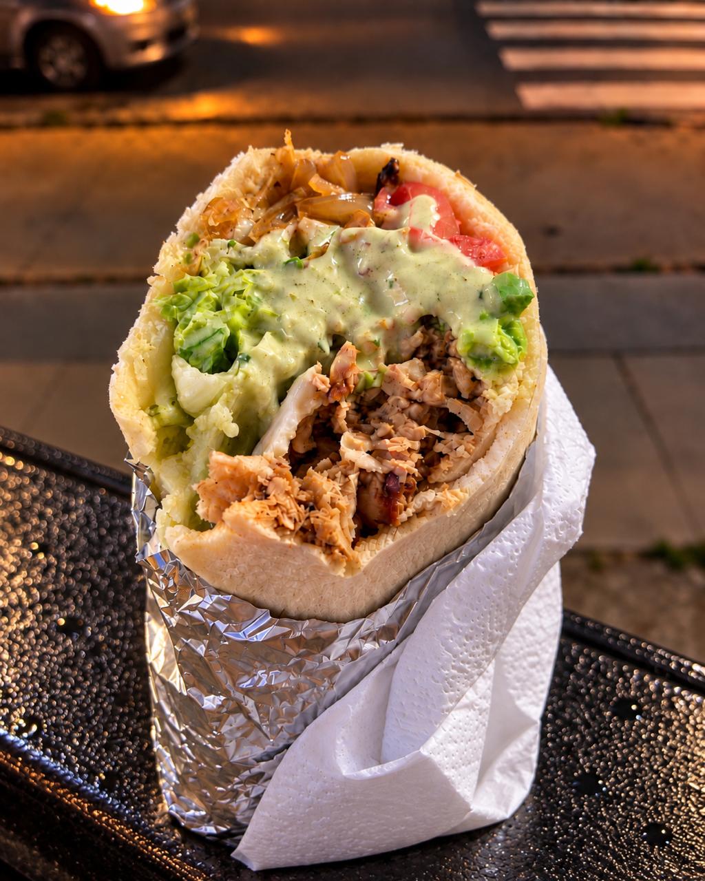 Shawarma de Shawarma Mix con verduras y salsa